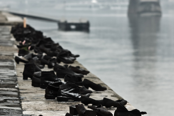 Zapatos en la orilla del Danubio Budapest