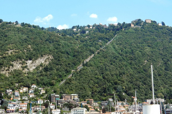 Standseilbahn Como–Brunate Como