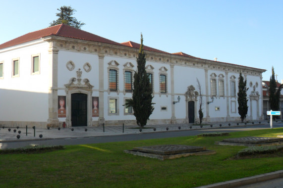 Mosteiro de Jesus, compreendendo o túmulo de Santa Joana Aveiro