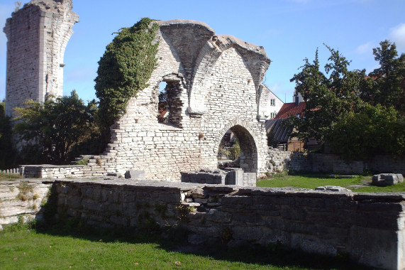 Sankt Hans och Sankt Pers kyrkoruiner Visby