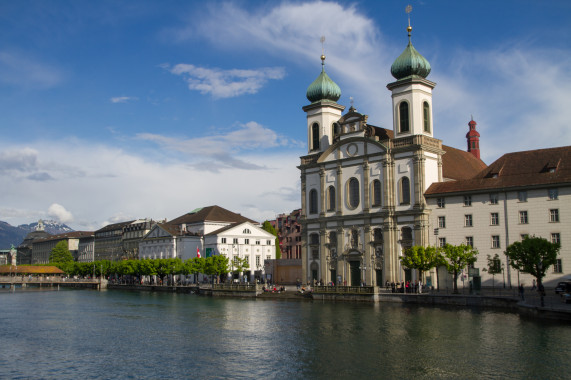 Jesuitenkirche St. Franz Xaver mit Sakristei und Kirchenschatz Luzern