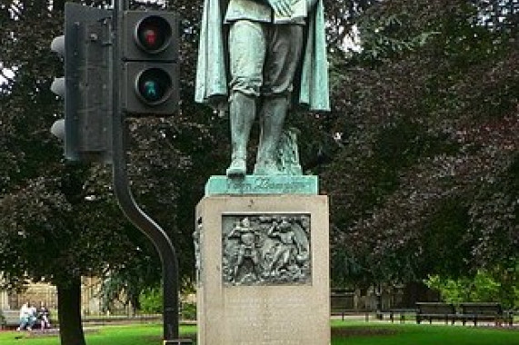 Statue of John Bunyan Bedford