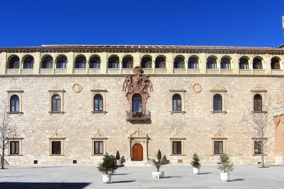 Palacio arzobispal de Alcalá de Henares Alcalá de Henares