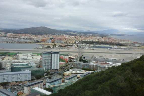 Controversia sobre el estatus del istmo de Gibraltar La Línea de la Concepción