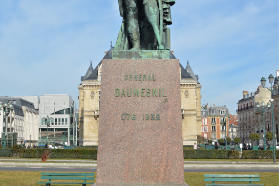 Statue of Pierre Daumesnil Vincennes