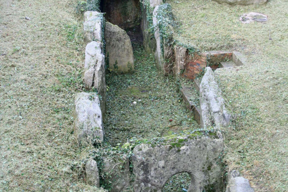 Conflans gallery grave Saint-Germain-en-Laye