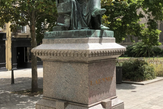 Statue de René Laennec Quimper