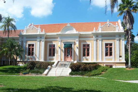 Mirror Lake Library St. Petersburg