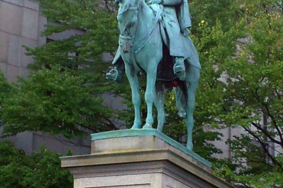 Equestrian statue of Charles Devens Worcester