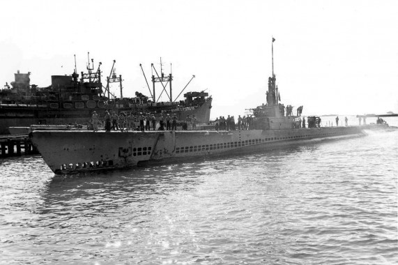 USS Lionfish (SS-298) Fall River