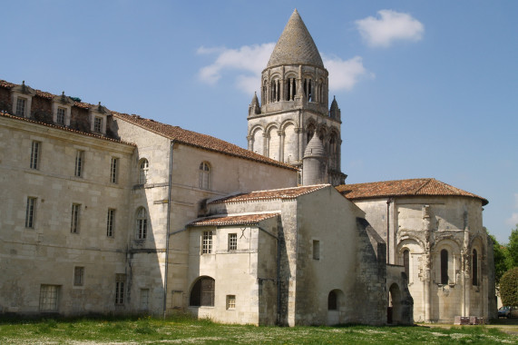 Abbaye aux Dames Saintes Saintes