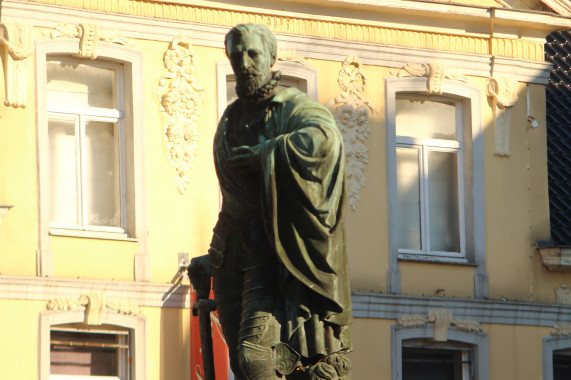 Statue of Lamoral Zottegem