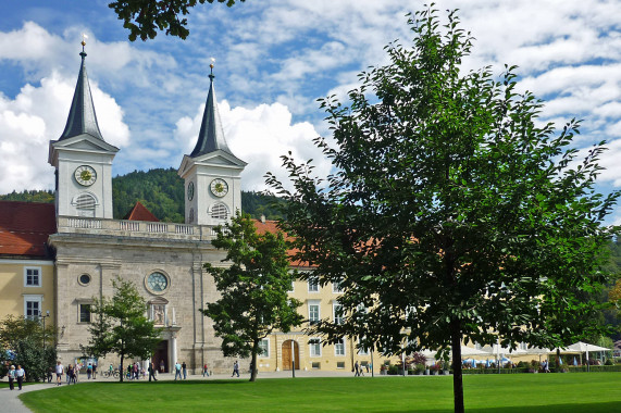 Ehemalige Klosterkirche St. Quirin, jetzt katholische Pfarrkirche Tegernsee