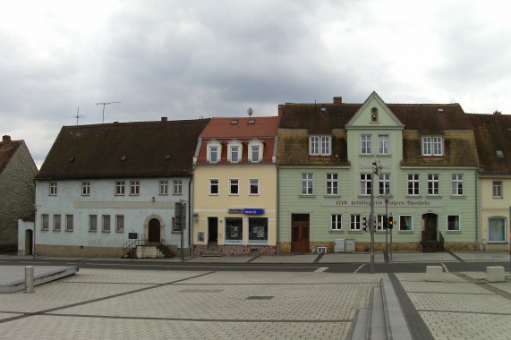 Wohnhaus (mit Apotheke) in geschlossener Bebauung, sowie Toreinfahrt an der Mühlstraße Markt 14 Schkeuditz