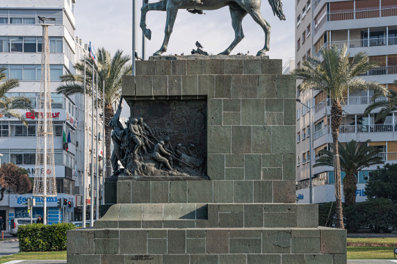 İzmir Atatürk Anıtı Smirne